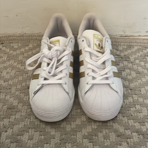 Adidas Superstar womens 7 white/gold hh - Picture 2 of 4